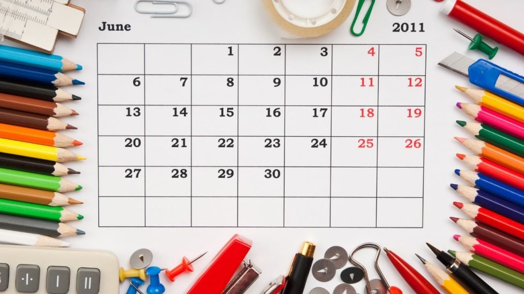 Mendesain kalender dengan warna yang tepat