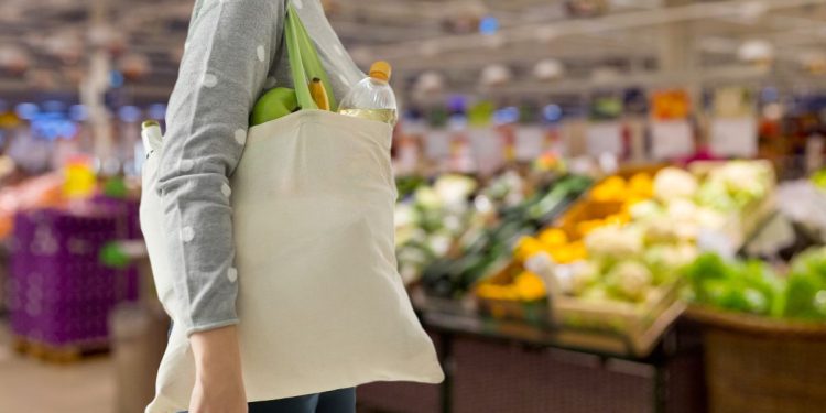 Pro Tips Cara Membersihkan Tas Kanvas Supaya Kinclong!